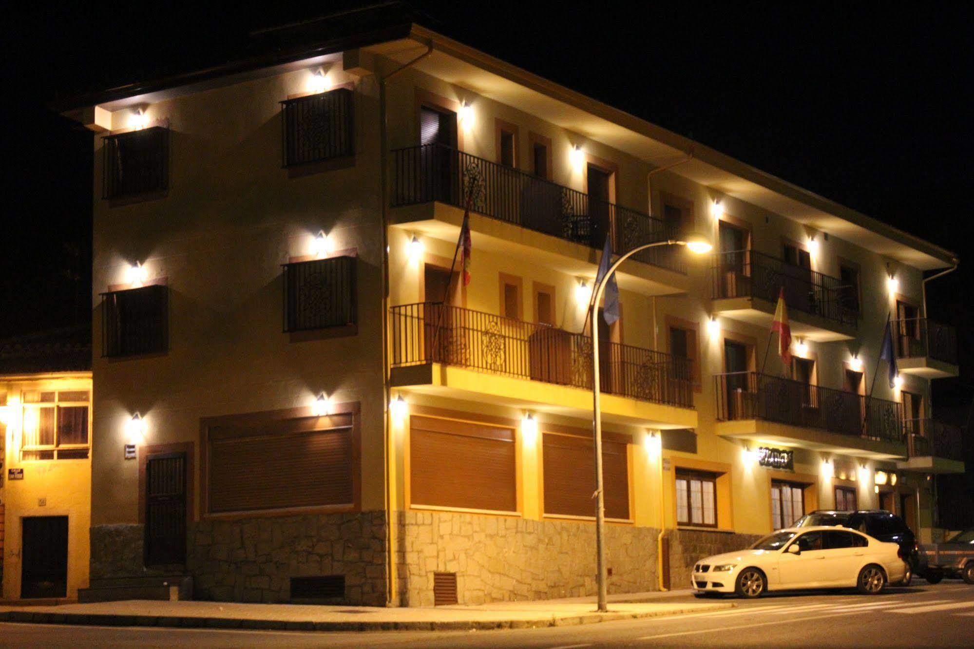 Hostal Mainz Piedralaves Exterior foto